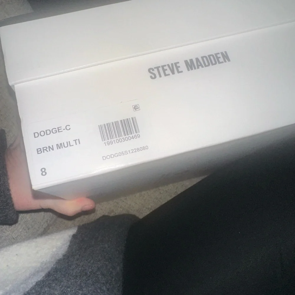 Steve Madden Fuzzy Multicolor Cow Print Sneakers – Pink Laces – Size 8 – NIB🐮🐄 - Picture 2 of 6